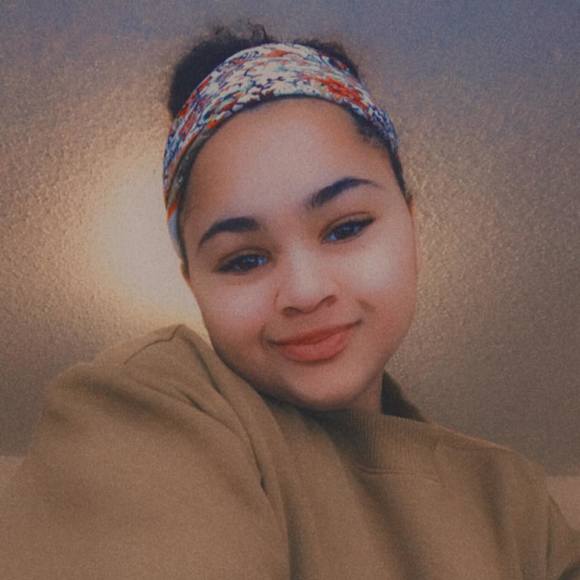 halle_renee